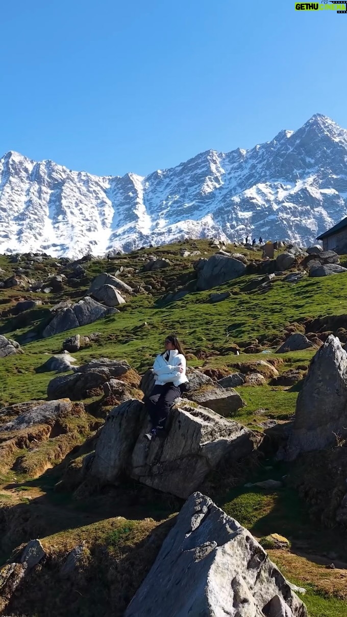 Simran Bejwani - 32.7K Likes - Just a little altitude therapy 🤌🏼 
Guess where? 

#mountains #peakviews #chasingpeaks #naturereels #dreamylandscapes