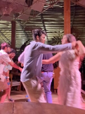 Simran Bejwani Instagram - Wore white, danced like I was on fire!🤍🔥
One of the best nights at @tikitii.goa 💌
#goadiaries #travelwithsim #goa #summer