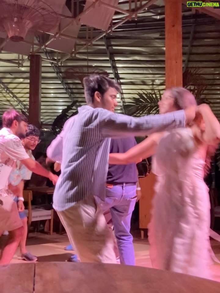 Simran Bejwani - 9.5K Likes - Wore white, danced like I was on fire!🤍🔥

One of the best nights at @tikitii.goa 💌

#goadiaries #travelwithsim #goa #summer