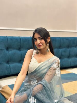 Simran Bejwani Instagram - the phool you’ve been looking for✨🌙🧚