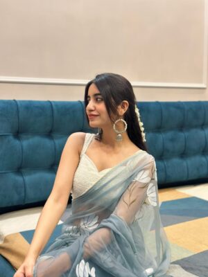 Simran Bejwani Instagram - the phool you’ve been looking for✨🌙🧚