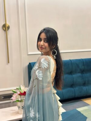 Simran Bejwani Instagram - the phool you’ve been looking for✨🌙🧚