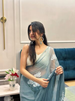 Simran Bejwani Instagram - the phool you’ve been looking for✨🌙🧚