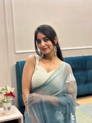 Simran Bejwani Instagram - the phool you’ve been looking for✨🌙🧚