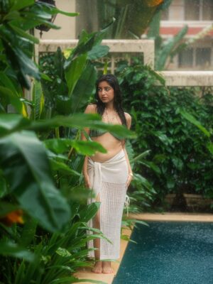 Simran Bejwani Instagram - Main character monsoon moment🍃

Outfit @savana 
📷 @shivamsgraphy 

#goadiaries #monsoon #monsoondiaries #rain #justfeelit #travelwithsim