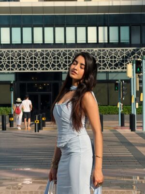 Simran Bejwani Instagram - can’t say I woke up like this✨🫣

comment for outfit 🔗

#outfitoftheday #summerinspo
