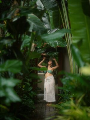 Simran Bejwani Instagram - Main character monsoon moment🍃

Outfit @savana 
📷 @shivamsgraphy 

#goadiaries #monsoon #monsoondiaries #rain #justfeelit #travelwithsim