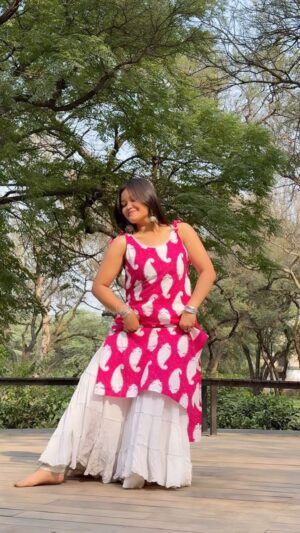 Simran Chantel Instagram - मनवा लागे💖
Dc : @simran_chantel 🙌🏼