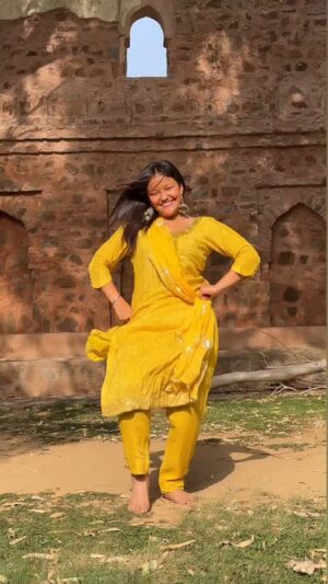 Simran Chantel Instagram - Coz it's trending 💛