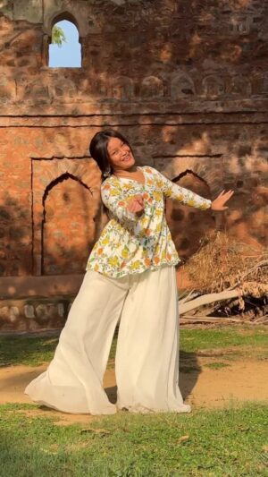 Simran Chantel Instagram - Deewani Hogyi Mai🤍