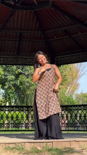 Simran Chantel Instagram - Udi Udi Jaye🖤
Dc : @rachitaagupta22
Ib : @rashi_agrwl_ 🩷