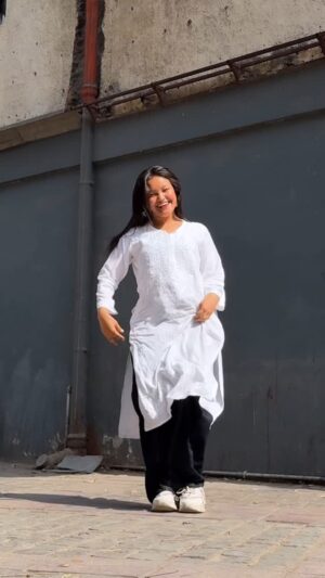 Simran Chantel Instagram - Dekha Ek Khawab 🤍
Dc : @the_angel_singh