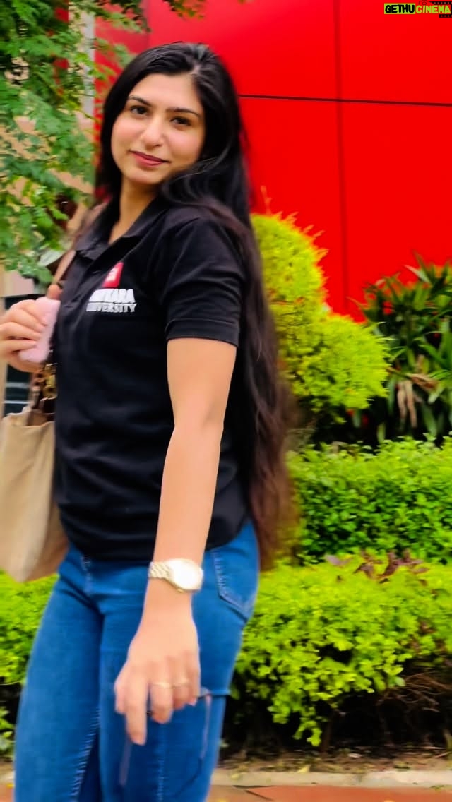 Simran Kaur - 6.3K Likes - Chitkara 🔖