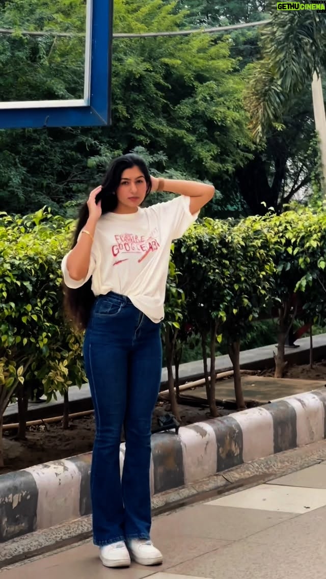 Simran Kaur - 2.5K Likes - 🔥