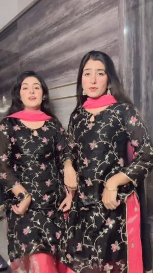 Simran Kaur Instagram - Nachi teri maa na💕🤭