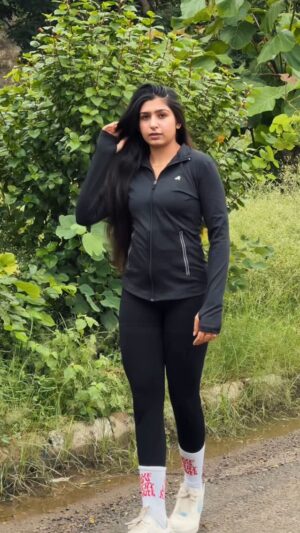 Simran Kaur Instagram - 🖤