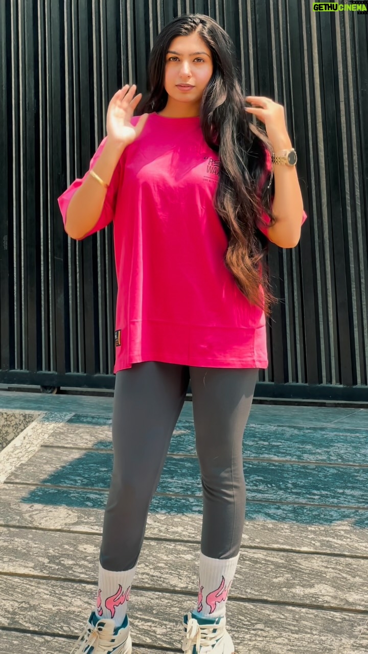 Simran Kaur - 2.3K Likes - In love with curly hair 💕🥴😍”