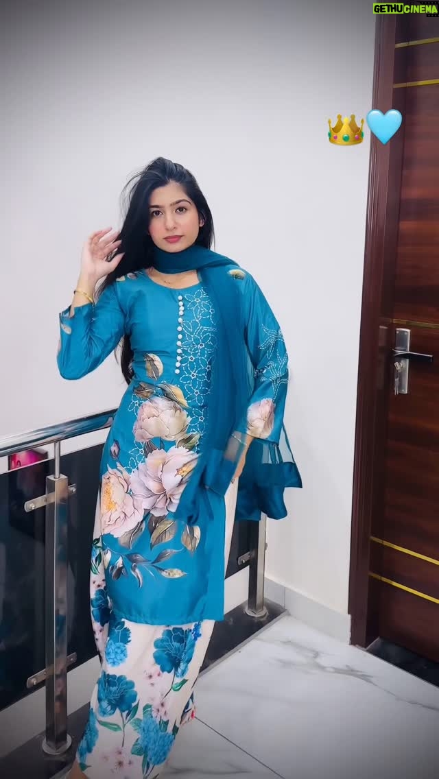 Simran Kaur - 5.8K Likes - Rani 👑dil di ❤️ !!