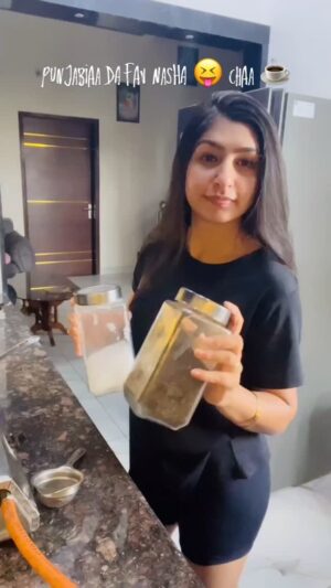 Simran Kaur Instagram - Share with your chai pglu dosta nu ☕️😭😂 !!