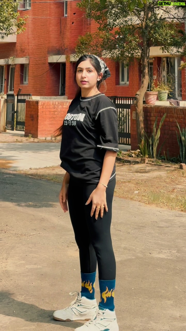 Simran Kaur - 5.2K Likes - Kite Hundi a Salam Kite Pure Badnam 🔥

#Statememt 
@jerryxfour @shinemediaa
