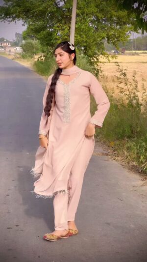 Simran Kaur Instagram - Chudhia 🤩chdha de ve 😍❤️