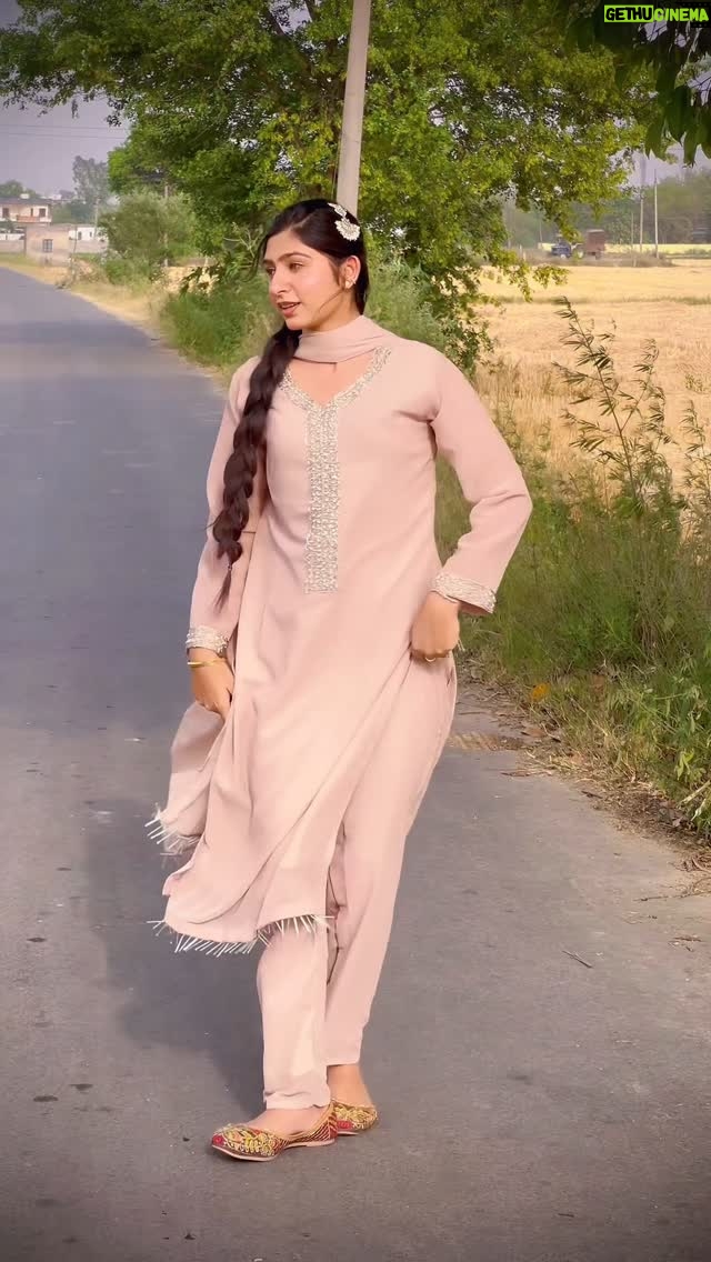 Simran Kaur - 3.4K Likes - Chudhia 🤩chdha de ve 😍❤️