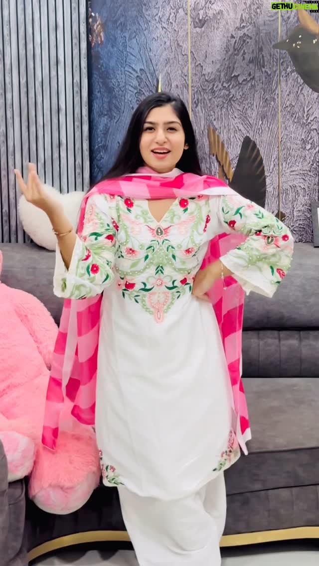 Simran Kaur - 3K Likes - @mankirtaulakh