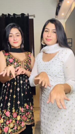 Simran Kaur Instagram - Going with the trend 🥴🤌😛