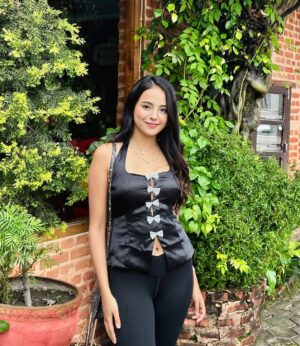 Simran Pant Instagram - Forever in love with @blonfashion 🖤
#lovemyfit #ootd