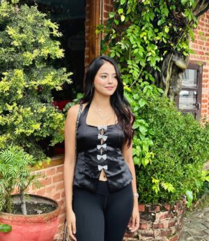 Simran Pant Instagram - Forever in love with @blonfashion 🖤
#lovemyfit #ootd