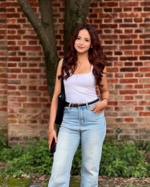 Simran Pant Instagram - 🤍