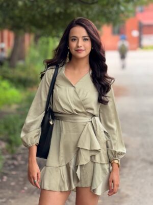 Simran Pant Instagram -
