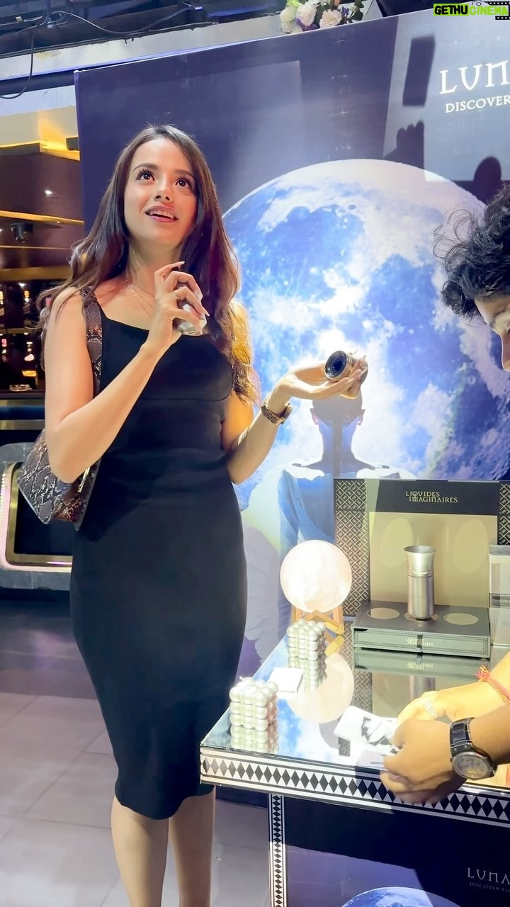 Simran Pant - 3 Likes - A fragrance for every mood❤️ 
New launch of @liquides_imaginaires 
@ina.center
Wearing: @fleektrickfits