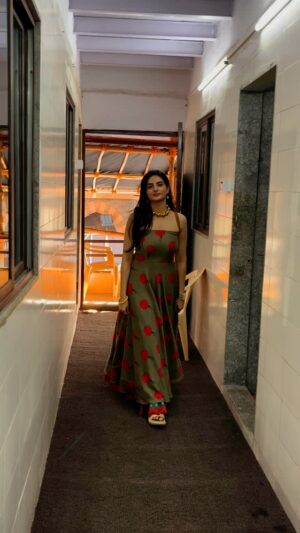 Simran Rawal Instagram - uyii amaa🙈👀🥶

.

.

.
 #reelsinstagram #fypシ #instadaily #foryou #explore #hindi #reelsindia #ethnic #uyiamma  #weddingoutfit #floraldress #longdress #floral  #western #desicore #desiaesthetics #traditional #punjabisuit #engagementparty #suit #fashion #simranrawal #punjab #goldjewellery