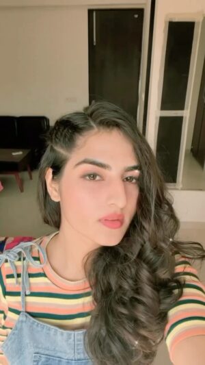 Simran Rawal Instagram - keh do dil mai chupi jo tere baat haii👀🤭🐥🍂

#explore #trend #viral #lovehostel #simranrawal #cuteoutfit #style #trending #fashion #curlyhair #hotstar #zeetv #actor #outfitinspo #trendyhairstyle #fashioninfluencer #mumbai #slowmo #lyrics #baatonbaatonmain #cuteoutfit