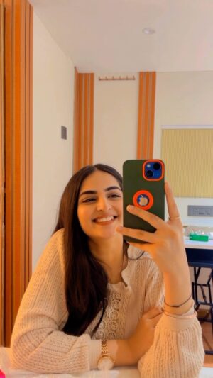 Simran Rawal Instagram - kudiya brown, gaadiya kaaali 🥶🥴❄️

#whitebrownnlack #karanaujla #explore #slowmo #moonrise #trend #viral #fyp #trendyoutfit #downtowndubai #jumeirah #burjkhalifa #cuteoutfit #moonrise #marinadubai #marinacruise #style #trending #fashion #slowmo desert #dubaidesert #fashioninspo #outfit #jaani #avvysra