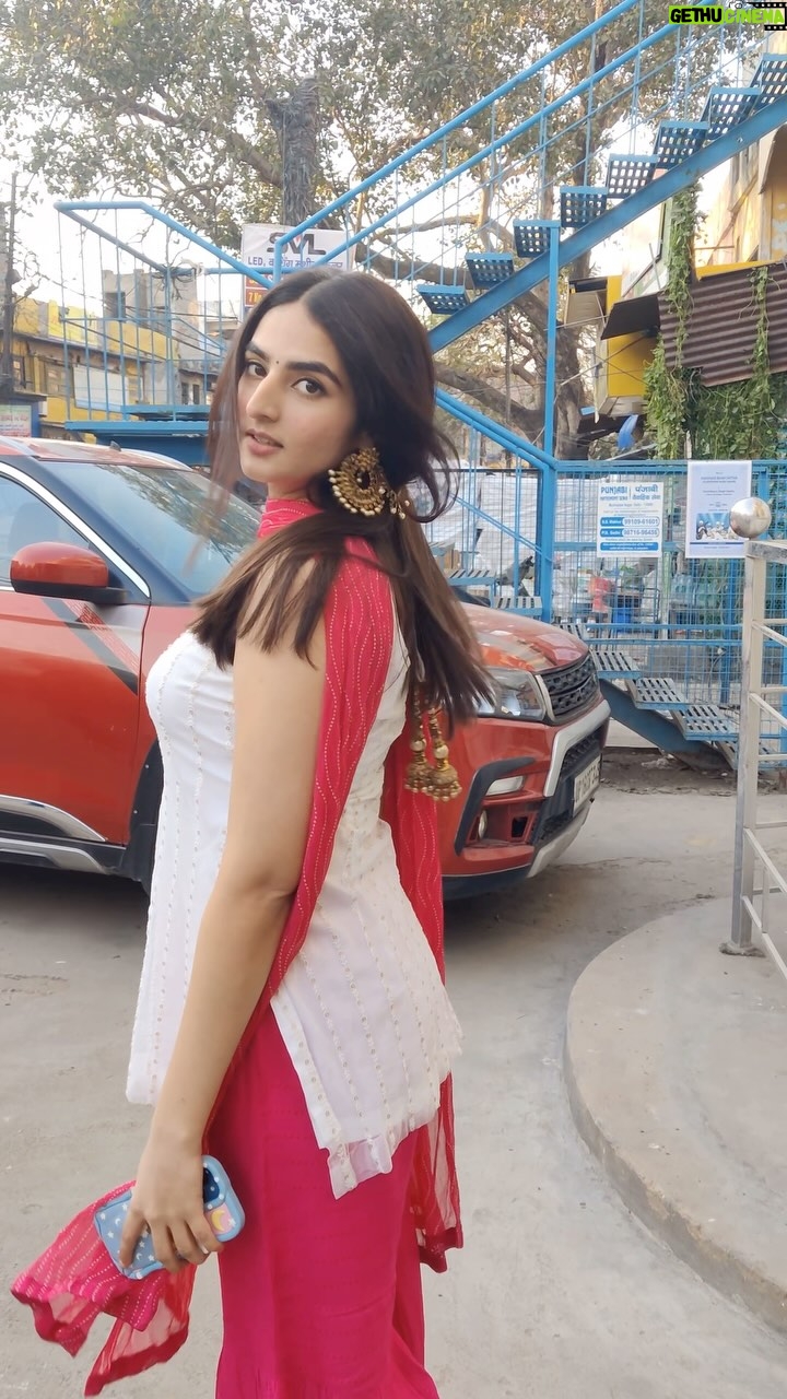 Simran Rawal - 7.9K Likes - the phool you’ve been looking for🌹🙈

.

.

.

.
 #reelsinstagram #fypシ #instadaily #foryou #explore #hindi #reelsindia #ethnic #weddingoutfit #whitesuit #pinksharara #sharara #jhumka #desicore #desiaesthetics #traditional #punjabisuit #engagementparty #suit #fashion #simranrawal #punjab