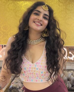 Simran Rawal Instagram - Manzil toh wahi hai, jaha khwaishein tham jaye🌹🤍