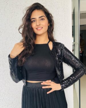 Simran Rawal Instagram - सिर्फ स्वयं को ढूँढना है, बाकी सब तो गूगल पर है!
.
#explore #trendingoutfit #looks #trend #outfit #ootd #makeup #cuteoutfit #hairstyle #outfitinspo #lovehostel #simranrawal #fashion #coordset #mumbai #jumpsuit #blackdress #mumbaifashion #delhiinfluencer #actor #vivelsoap #tomboylook #actor #oversizedshirt #cooloutfit