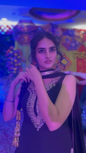 Simran Rawal Instagram - get me jhumkas and i am yours🤍😮‍💨😂