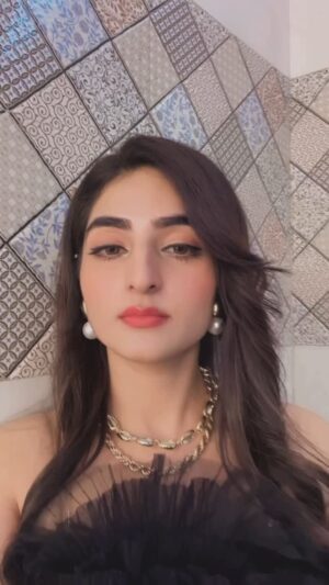 Simran Rawal Instagram - KAHA HAI JAADU???😂😩

.

.

.
.

.

.

.

.
 #reelsinstagram #fypシ #instadaily #foryou #explore #hindi #reelsindia #ethnic  #weddingoutfit #floraldress #longdress #floral  #western #desiaesthetics #traditional #punjabisuit #goldjewellery #suit #fashion #punjabi #punjabisong #simranrawal #punjab #hazellens #eyemakeup #blackdress #diljitdosanjh #loveya