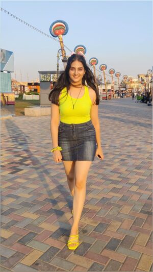 Simran Rawal Instagram - सकारात्मक vibes only😛🤭💃🏻