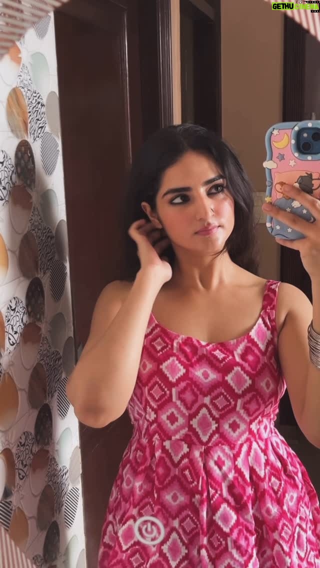 Simran Rawal - 11.5K Likes - apni mummy se kab milwa re ho?😛🙈

.

.
.

.

.

. #reelsinstagram #fypシ #instadaily #foryou #explore #hindi #reelsindia #ethnic #weddingoutfit #whitesuit #pinksharara #sharara #jhumka #desicore #desiaesthetics #traditional #punjabisuit #engagementparty #suit #fashion #simranrawal #punjabi #pinkkurti #kurti #nosering