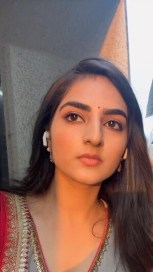 Simran Rawal Instagram - kabhi sun toh zara jo mai keh na saka❤️🥀🪷✨

#kahanisuno #kaifikhalil #ethnic #bindi #traditional 
#explore #trend #viral #lovehostel #simranrawal #cuteoutfit #style #trending #fashion #curlyhair #hotstar #zeetv #actor #outfitinspo #trendyhairstyle #fashioninfluencer #mumbai #slowmo #lyrics