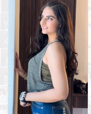 Simran Rawal Instagram - Remember to breathe🪻
.
.
#gramoftheday #explore #explorepage #foryou #foryoupage #fyp #ethnic #bindi #hairstyle #cooloutfit #shorts