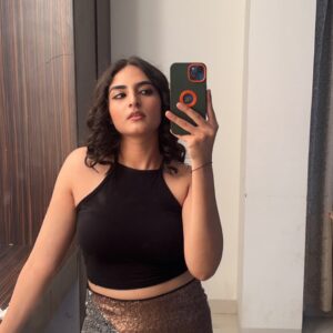 Simran Rawal Instagram - 🍟🍔🍟
.
#explore #trendingoutfit #looks #trend #outfit #ootd #makeup #cuteoutfit #hairstyle #outfitinspo #lovehostel #simranrawal #fashion #coordset #mumbai #jumpsuit #blackdress #mumbaifashion #delhiinfluencer #actor #vivelsoap #tomboylook #actor #oversizedshirt #cooloutfit