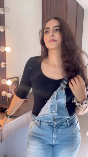 Simran Rawal Instagram - 🌚🥷🏼🕶️🦾🧛🏼‍♀️

#explore #trend #viral #trendyoutfits #meeshogirl  #lovehostel #simranrawal #cuteoutfit #style #trending #fashion #curls #curlyhair #outfitinspo #trendyhairstyle #hairstyle #fashioninspo #fashioninfluencer #mumbai #fit #kaleshichori