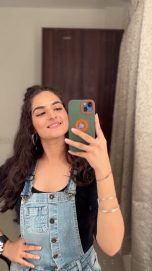 Simran Rawal Instagram - ankhaaan naaal piyaayii janni ae❤️🙈🫣

#dubaiexplore #dubai #dubaitrip #dubai🇦🇪 #explore #slowmo #moonrise #trend #viral #fyp #trendyoutfit #downtowndubai #jumeirah #burjkhalifa #cuteoutfit #moonrise #urbanic #reels 
 #dubai #marinadubai #marinacruise #style #trending #fashion #slowmo #gururandhawa #shubh #her fashioninspo #desertsafari #outfit