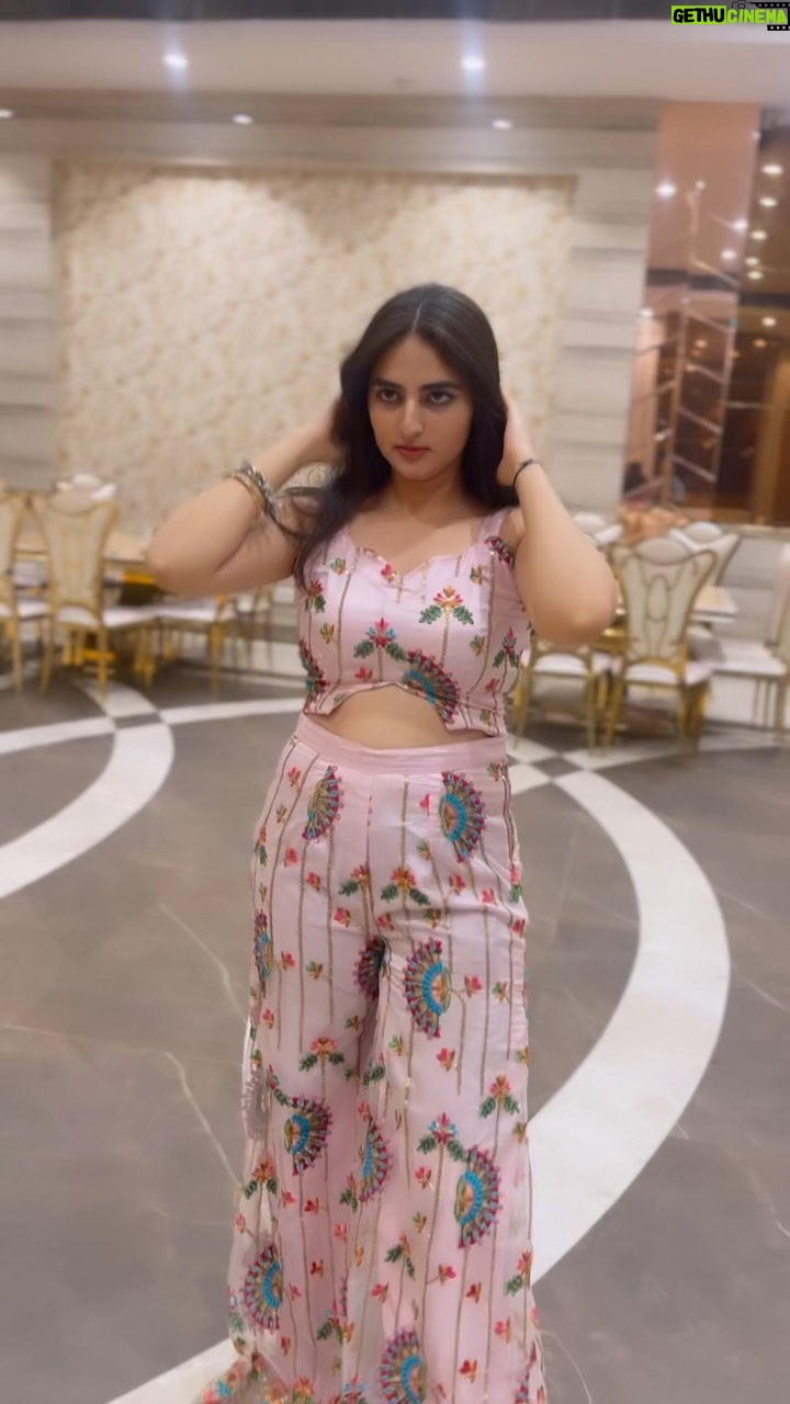 Simran Rawal - 2.3K Likes - chand k sath sath 1 plate chole bhature b lete ana!🙈

.

 #explore #slowmo #vickykaushal #saraalikhan #trend #viral #trendyoutfits #reels #fyp #foryou #delhiinfluencer #trendingsong #simranrawal #cuteoutfit #bollywood #style #trending #fashion #slowmo #fashioninspo #mumbai #actor #terevaaste #designeroutfit #weddingoutfit #outfitinspo