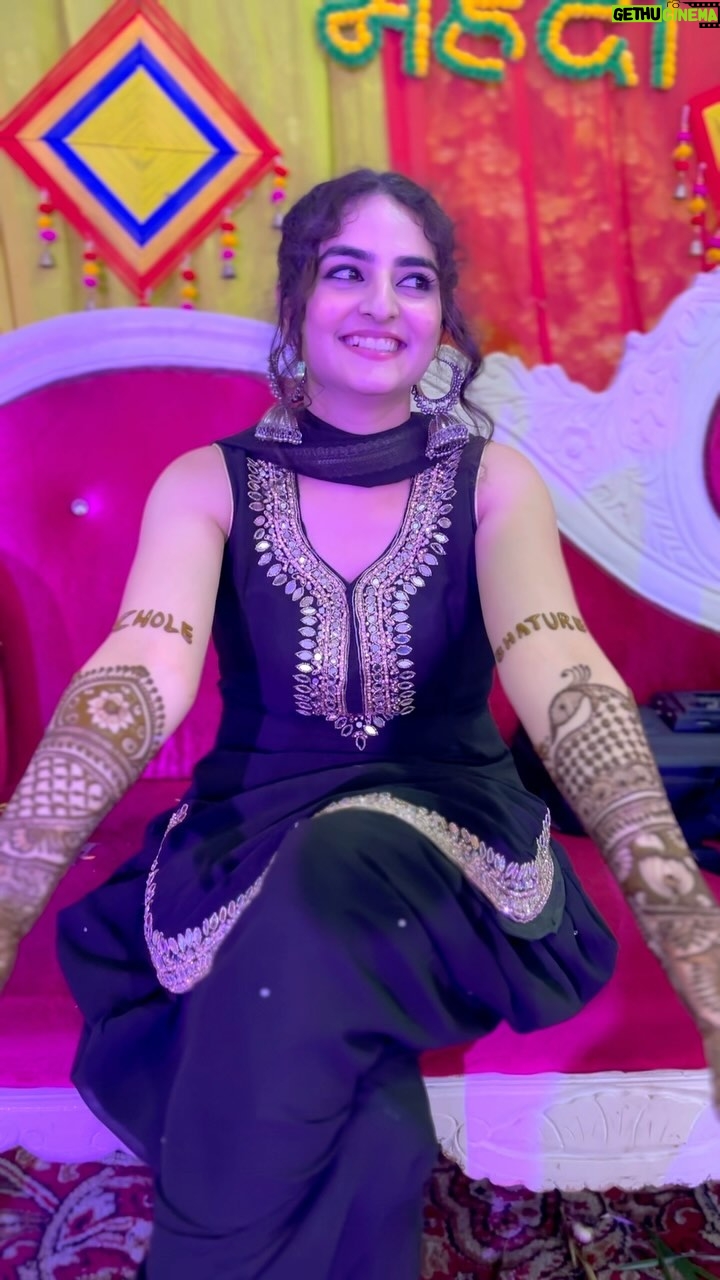 Simran Rawal - 206.6K Likes - Meri nahi, meri bhen ki shadi h🤣

.

.

#mehndi #wedding #foodie #punjabisong #trending #trendingsong #viral #foryou #instareel #trendingreel #mehndireel #weddingreel #viralreel #reelkrofeelkro #cholebhature #sisterwedding #bridesmaid #punjabi #weddingsaga #punjabisuit #suit #parandi